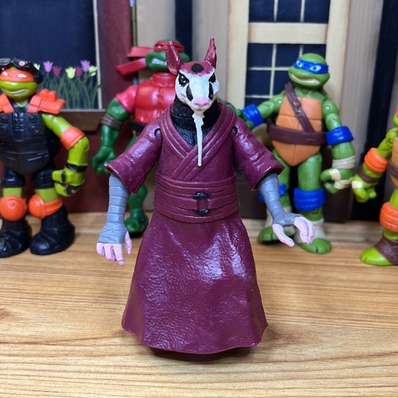 Lot of 5 Teenage Mutant Ninja Turtles Action Figures - Picture 3 of 7